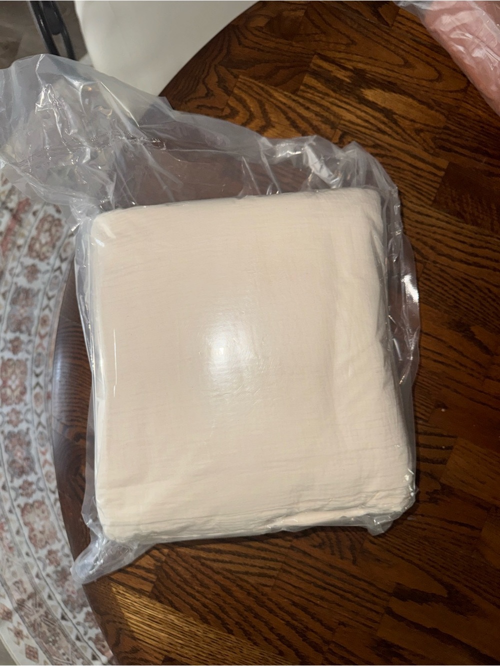 White Muslin Duvet Cover and pillow shams - KING - NEW & UNOPENED - Picture 3 of 5